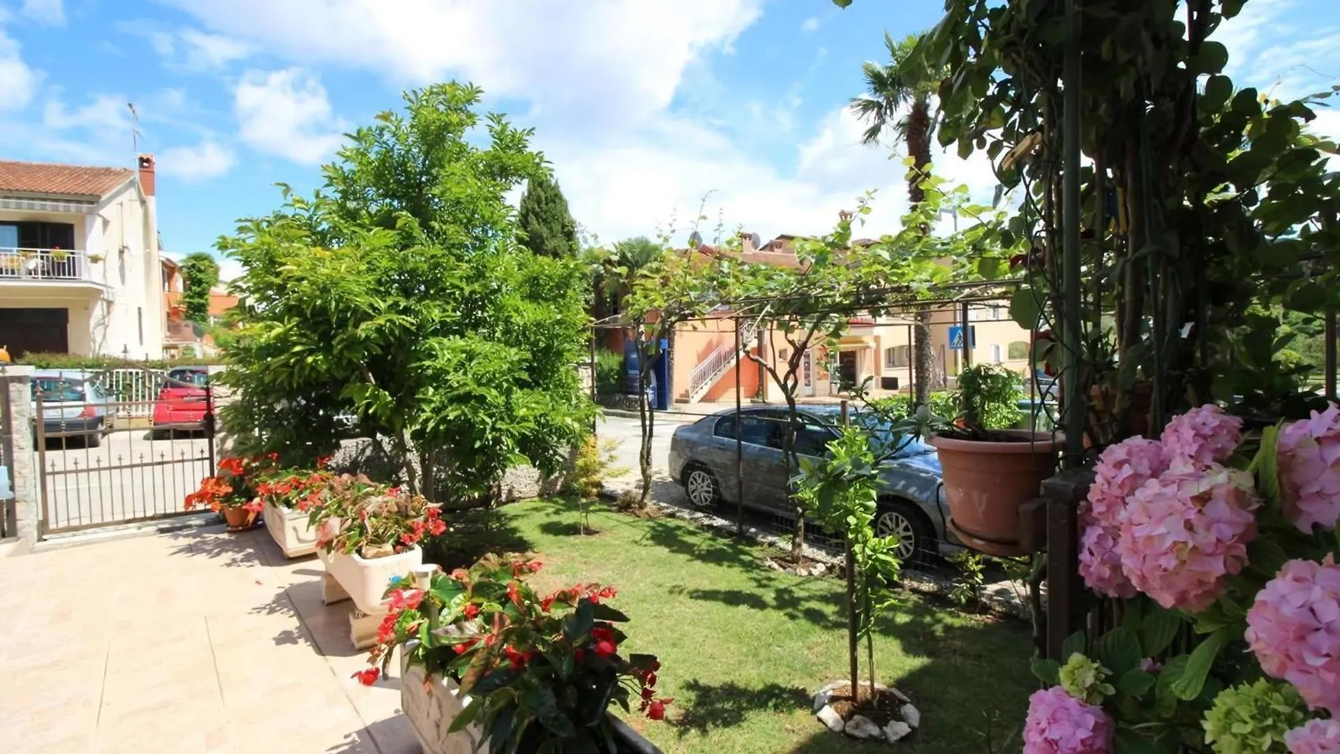 Apartment Ferienwohnung Milka Mit Schoener Grillterrasse Porec Croatia
