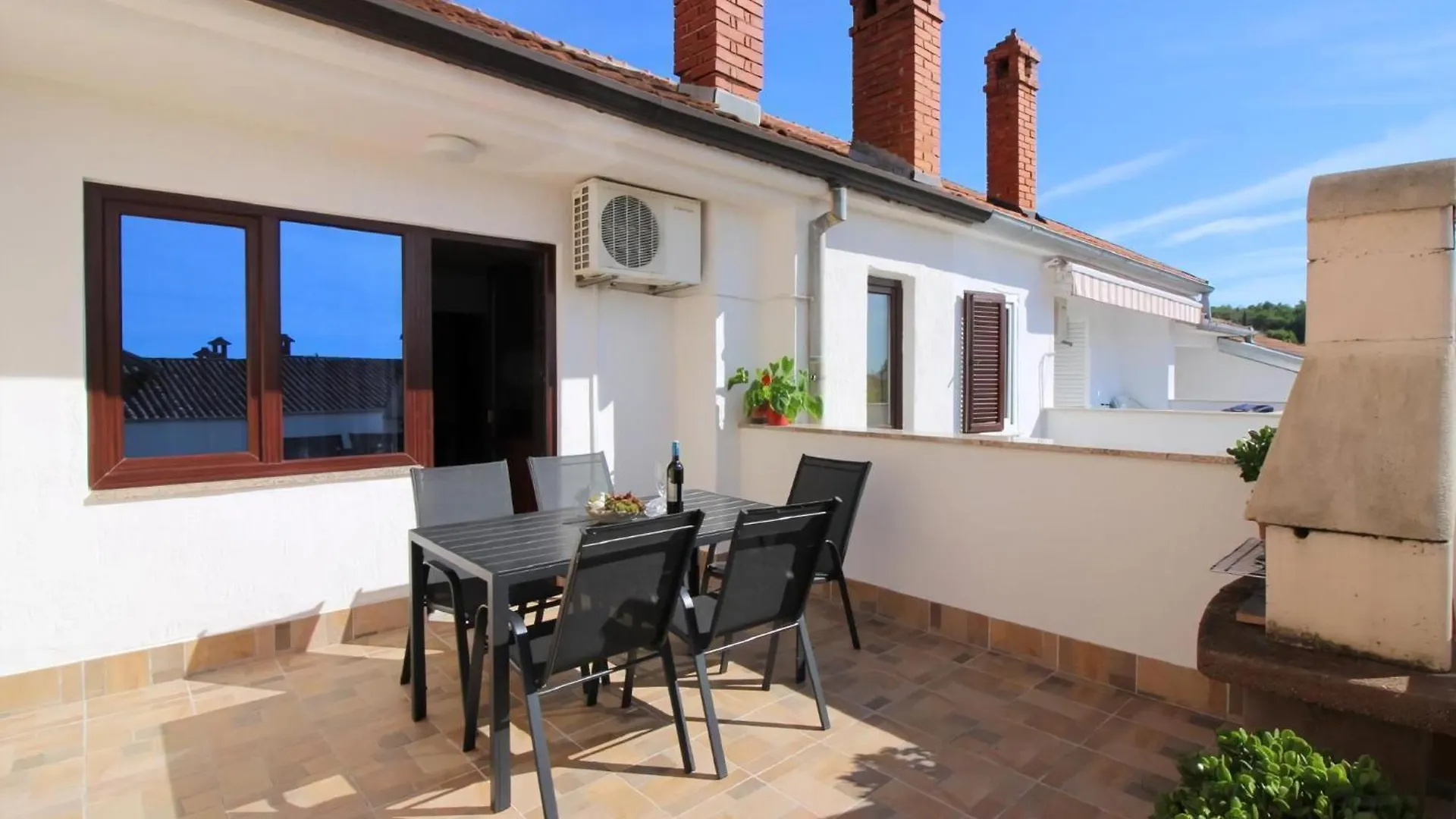 Apartment Ferienwohnung Milka Mit Schoener Grillterrasse Porec